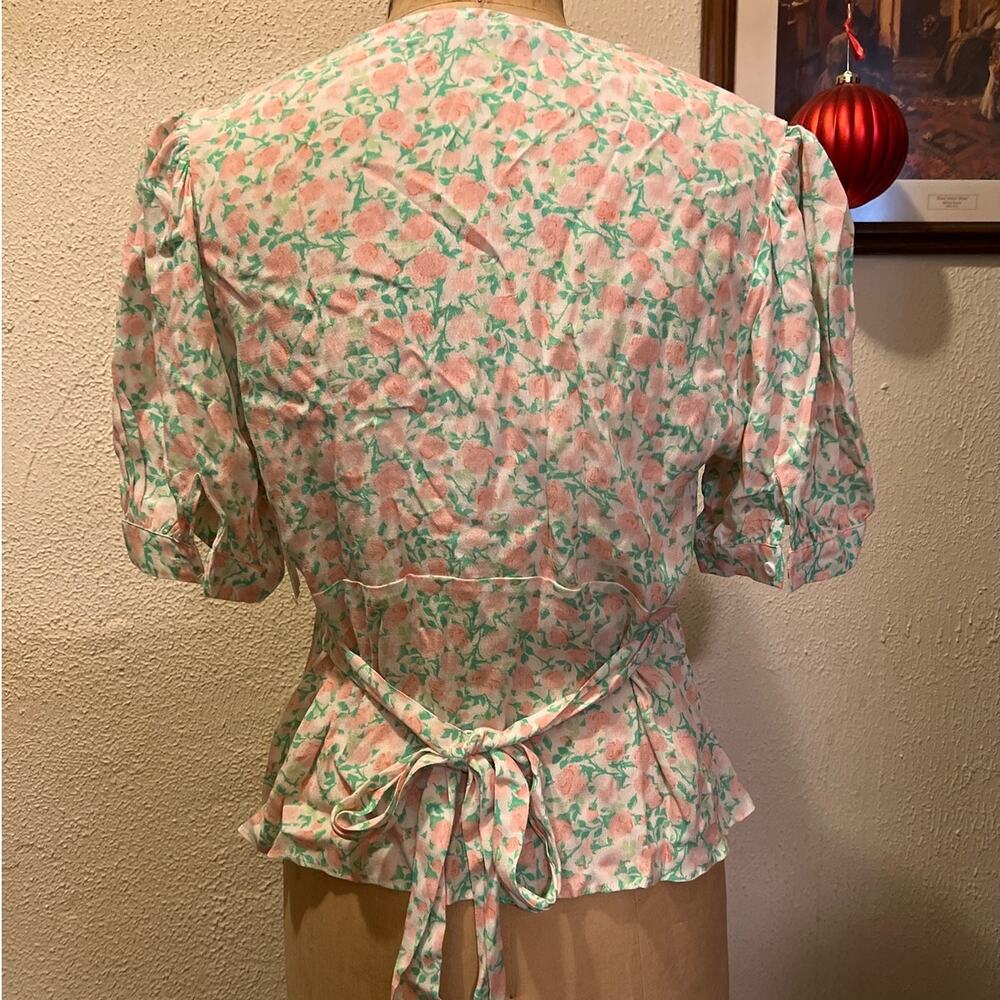 Sophie Rue Floral Print Tie Back Peplum Deep Front V-Neck Blouse Top NWT Size L - Picture 2 of 10